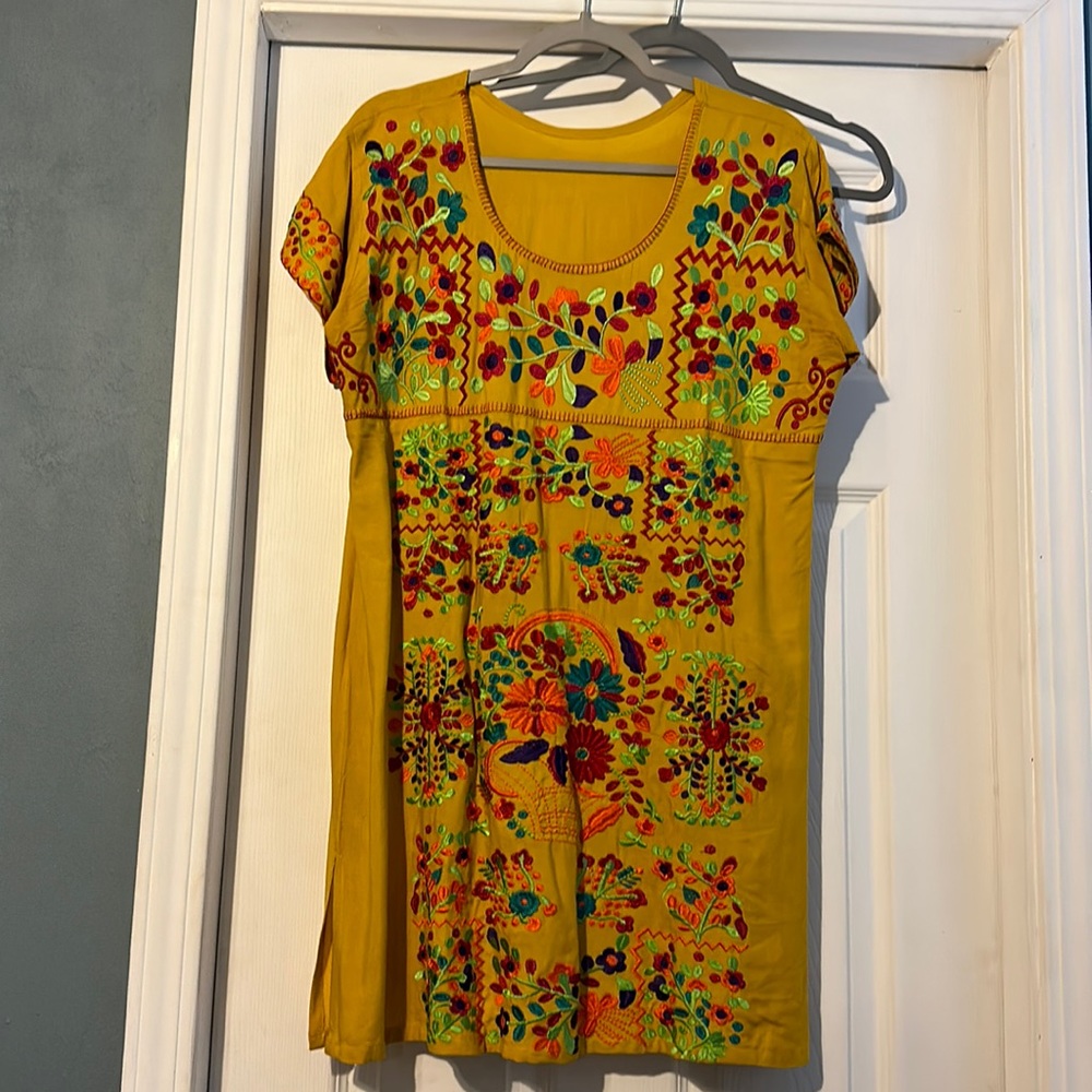 Short sleeve embroidered Mexican dress